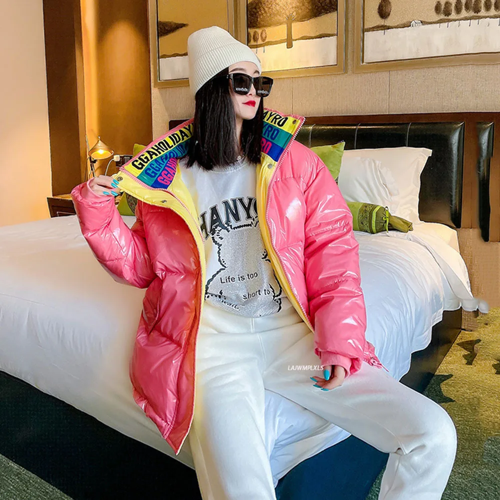 Зимняя глянцевая женская куртка на 90% белом утином пуху модная новинка 2021 года