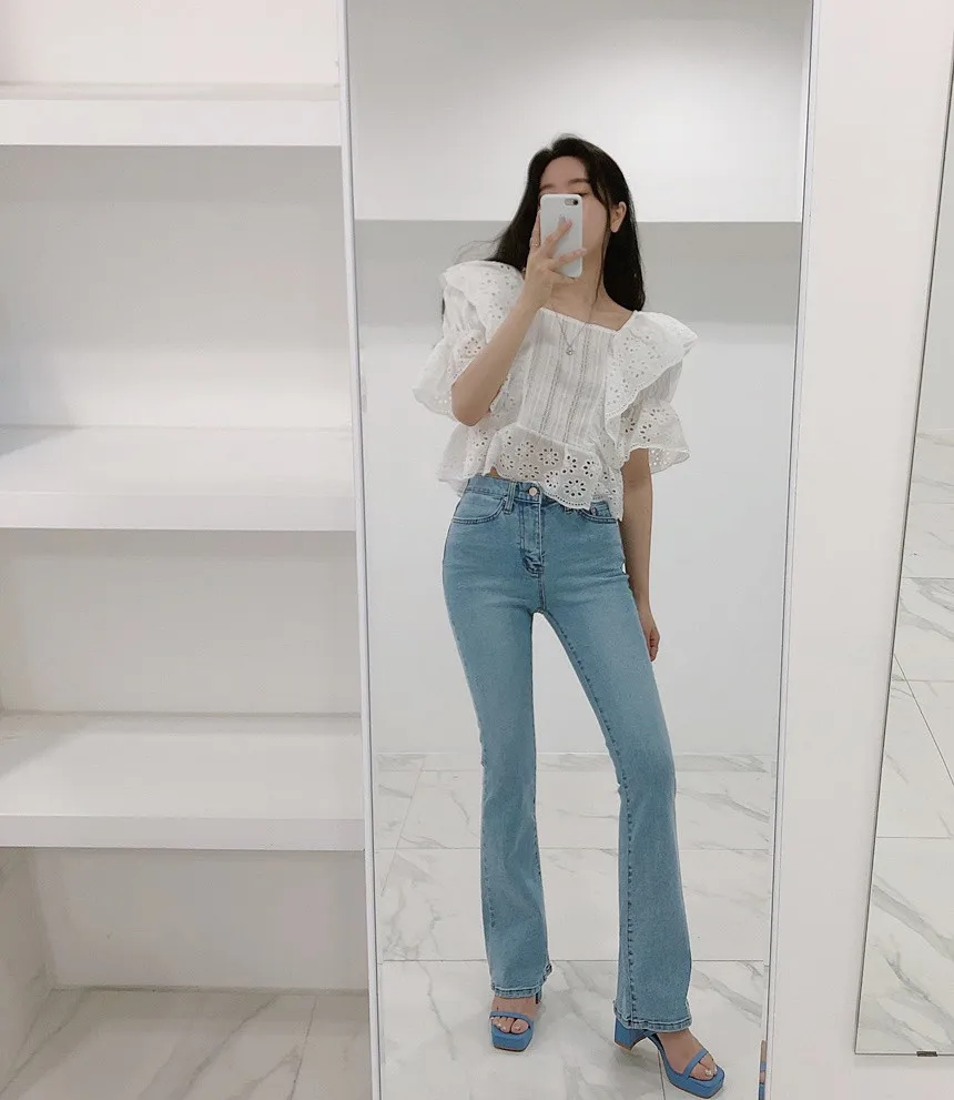 

ZOSOL South Korea Chic Wild Recipients Heavy Lace Crochet Hollow Ruffled Short Flared Sleeve Shirt Female