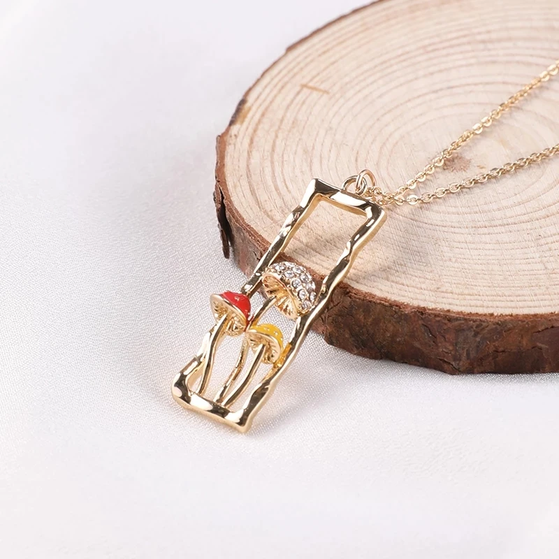 

Mushroom Pendant Necklace For Women Unique Animal Insect Simulation Necklace Women Accessories Fashion Jewelry Wholesale 2021