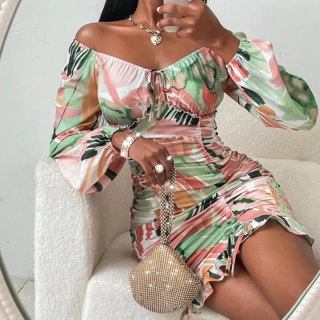 

2021 show thin Europe and the United States women's wear the spring and autumn period and the new sexy long-sleeved floral dress