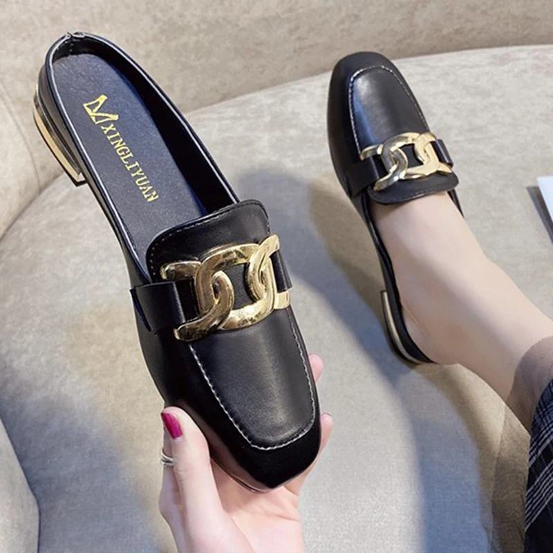 

New Design Gold Chain Women Slipper Closed Toe Slip-On Mules Shoes Square Toe Low Heels Lazy Casual Slides Zapatos de mujer