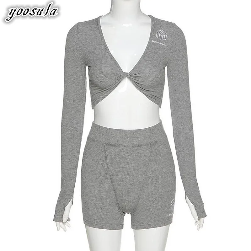 Женский спортивный костюм с вышивкой V-образным вырезом и длинными рукавами |