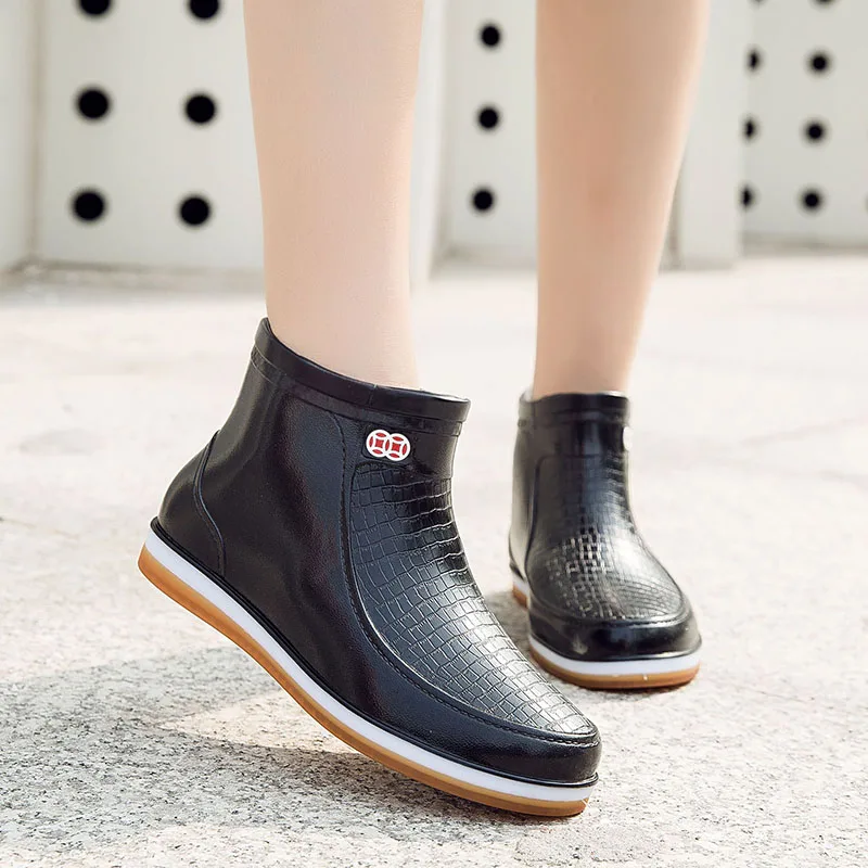 Зимняя модная резиновая обувь Женские бархатные резиновые сапоги