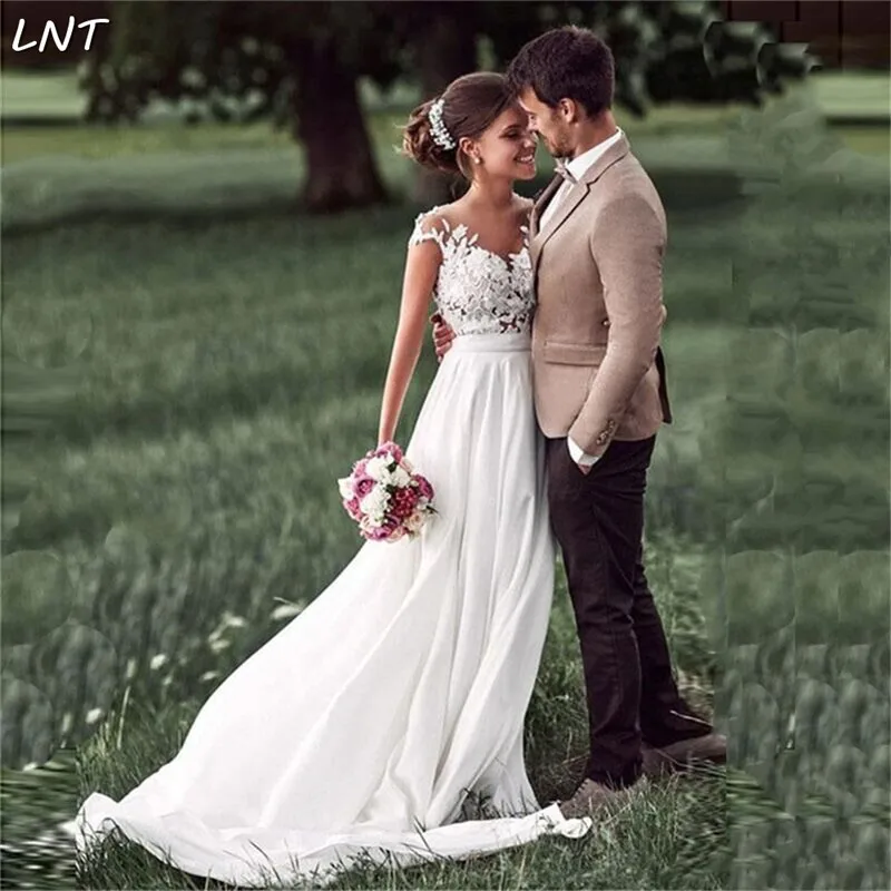 Богемное свадебное платье с рукавами крылышками и разрезом Цветочные пляжные