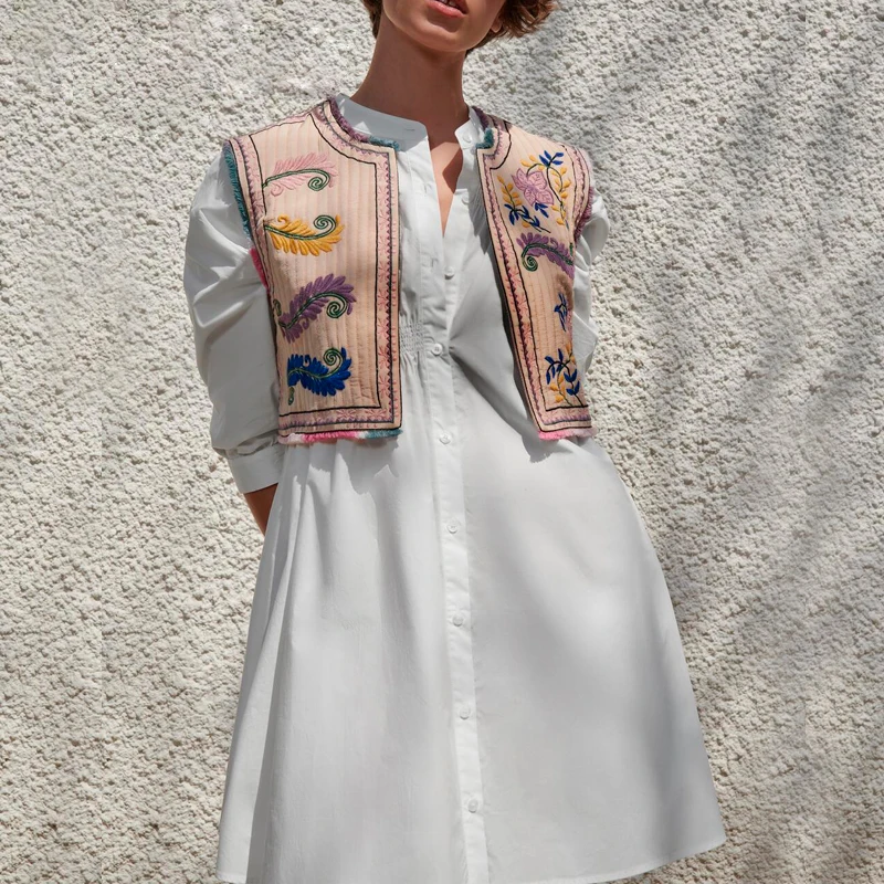 

2021 Summer New Women Vintage Floral Embroidery Vest Fashion Sleeveless Cardigan Outerwear Casual Boho Waistcoat