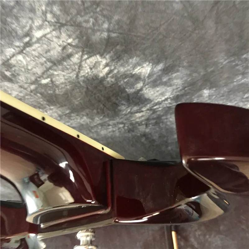

High-quality burgundy electric guitar, rosewood fingerboard, slightly hardware, you can customize a variety of high-quality guit