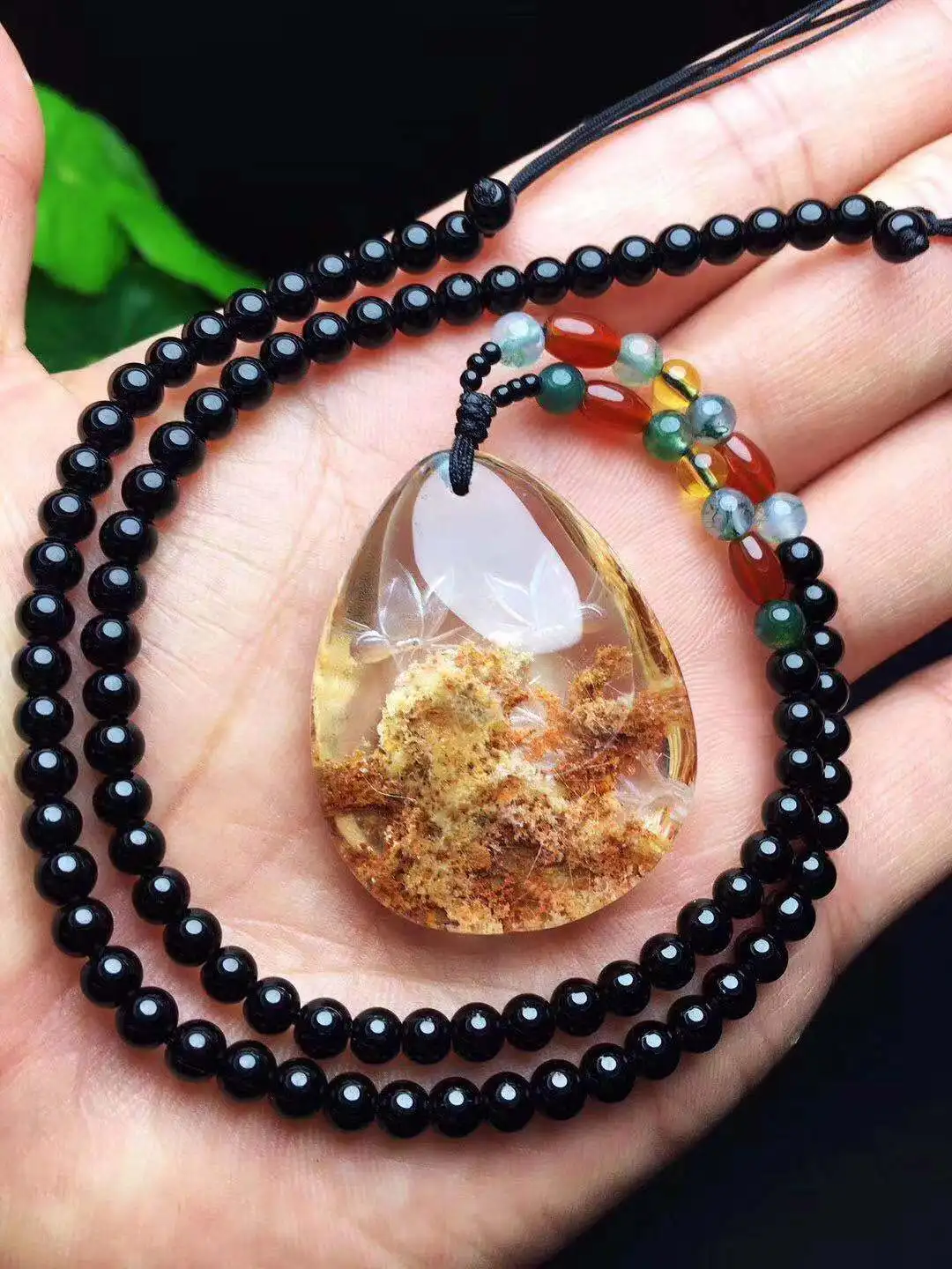 

Natural crystal inner handcarved butterfly love flower pendant crystal pendants necklaces white and gold party goods