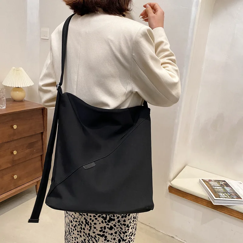 

Bag female 2021 new fashion large capacity tote bag simple fashion leisure nylon cloth bucket shoulder bag