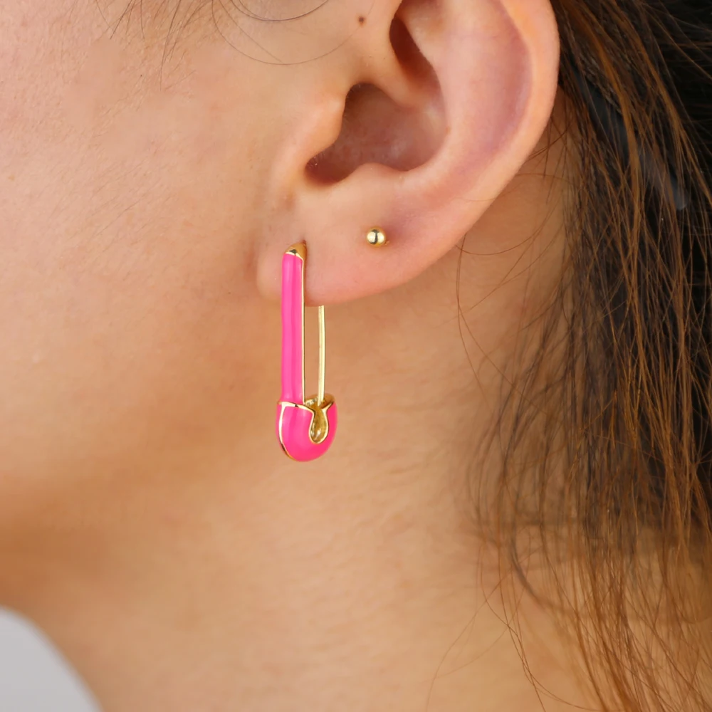 Женские серьги гвоздики с эмалью розовые зеленые и желтые разноцветной