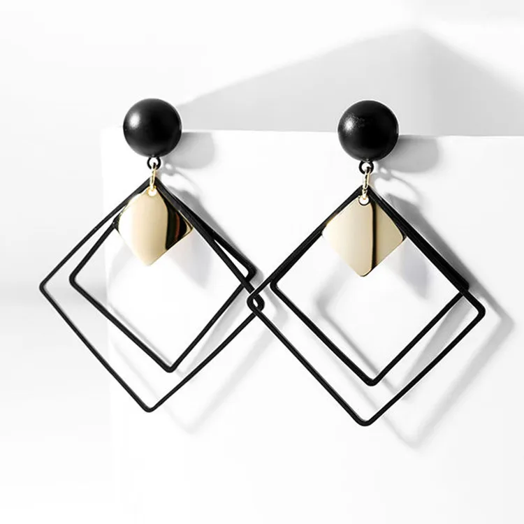 

Новые корейские Эффектные серьги для женщин черные Милые Акриловые геометрические Висячие золотые серьги 2020 модные ювелирные изделия