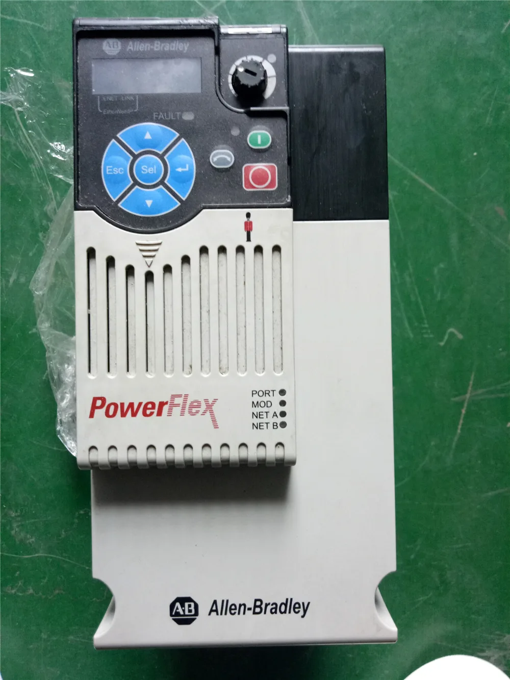 Привод переменного тока 25B-B024N104 Allen-Bradley PowerFlex 525 используется в хорошем состоянии |