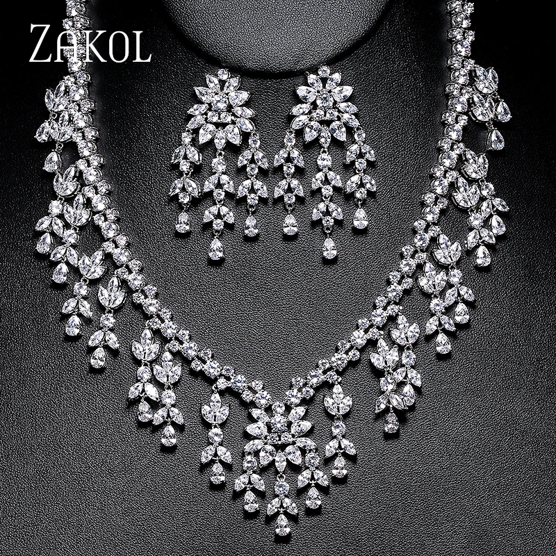 Набор ювелирных изделий для женщин ZAKOL в белом блеске с кластером маркизовых цирконов и бахромой для юбилея FSSP259.
