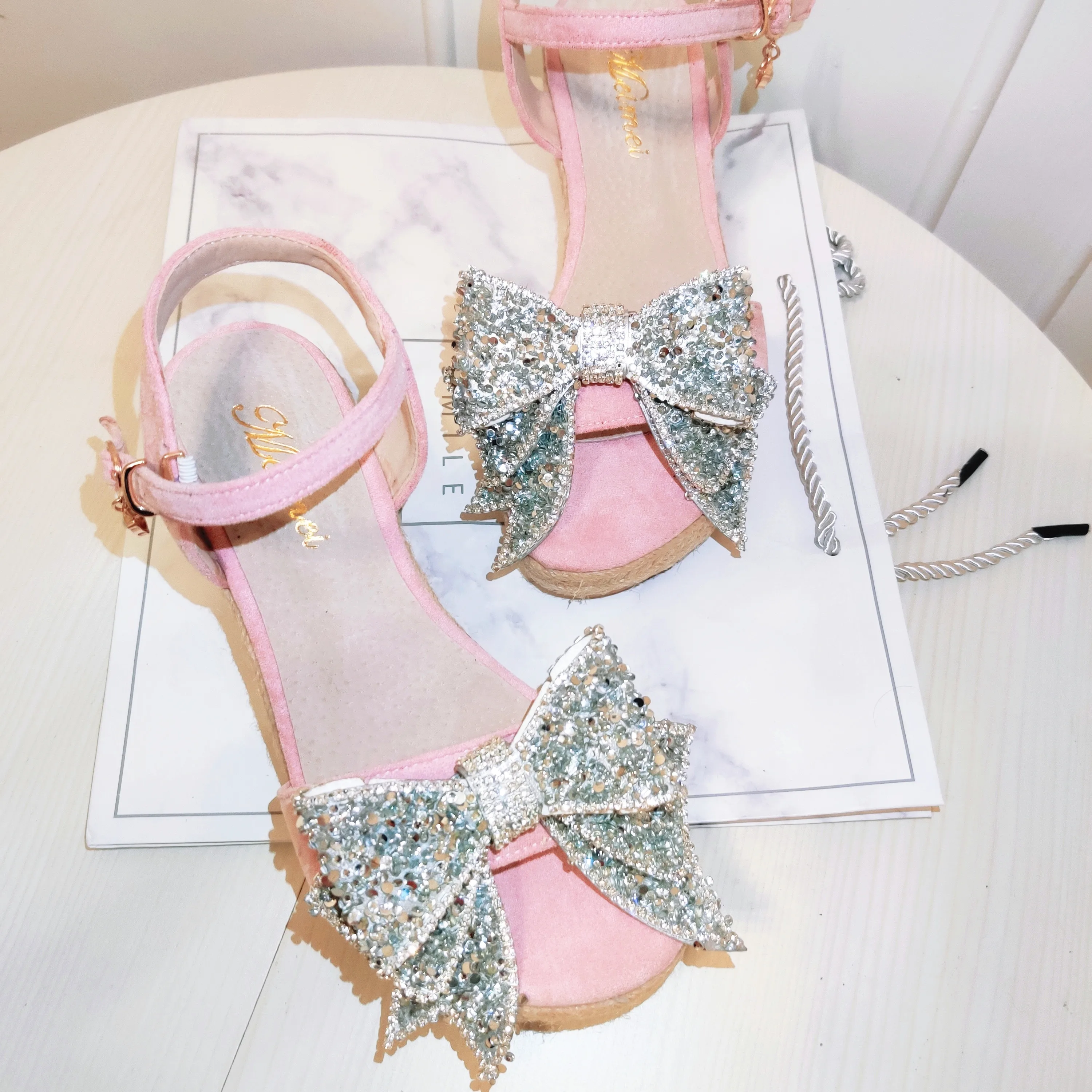 

Сандалии из натуральной кожи с бантом, летние соломенные босоножки на танкетке, пляжные женские розовые босоножки в богемном стиле