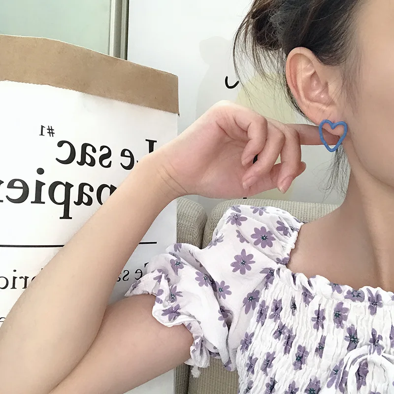 

New Korean fashion hollow geometric asymmetrical heart earrings, lovely simple women's earrings, 2020 new jewelry