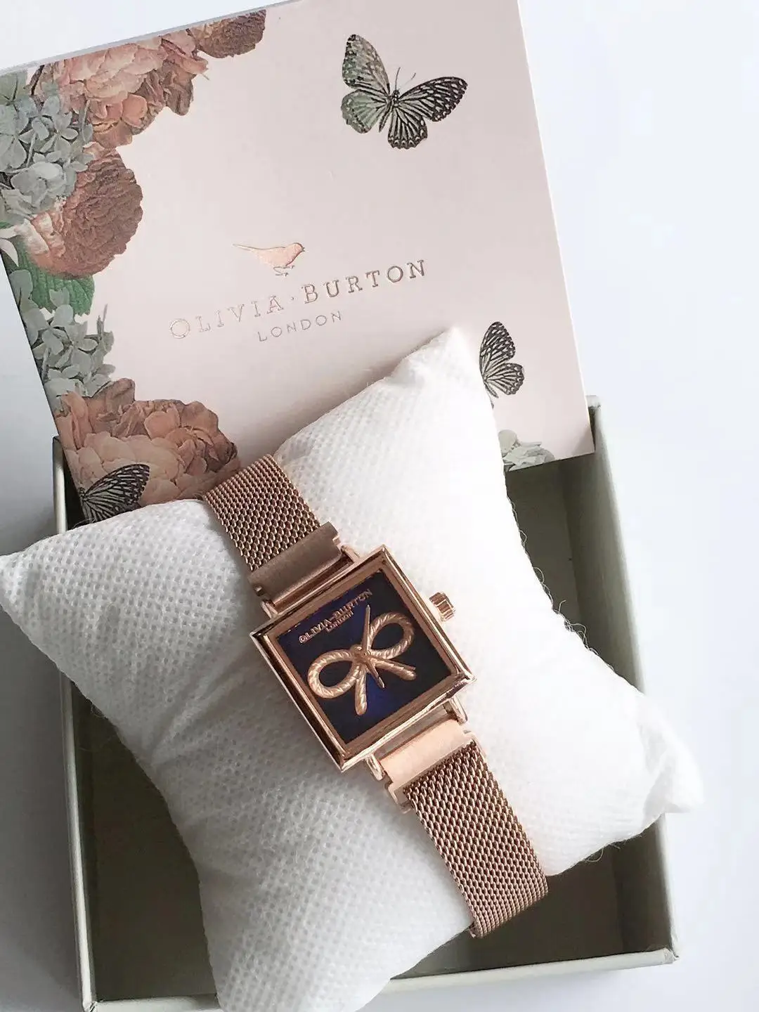 

2021 fashion trend lady steel band small Chrysanthemum Quartz Watch