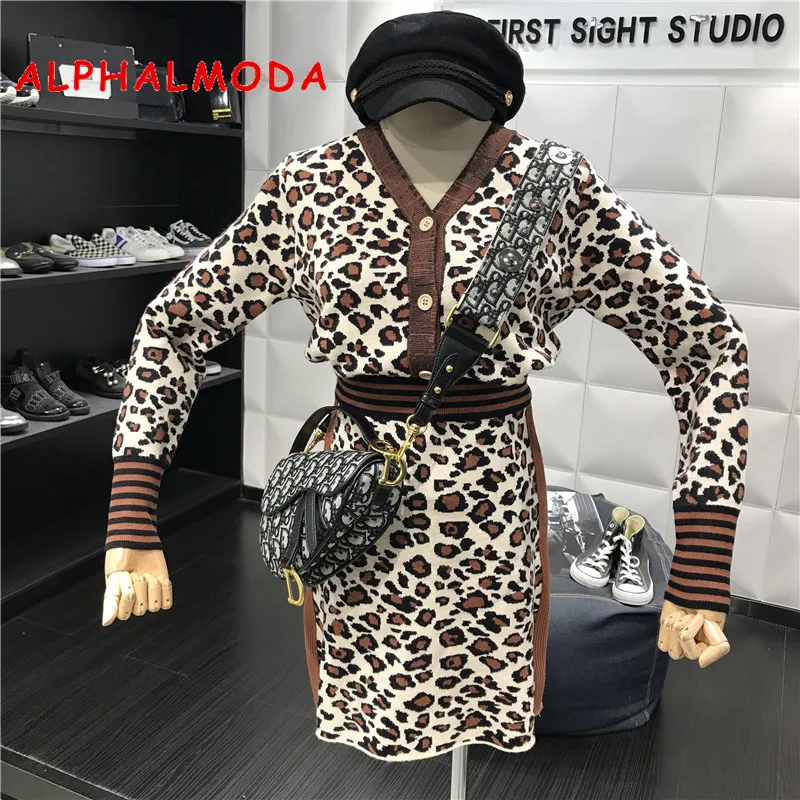 ALPHALMODA Леопардовый принт с длинными рукавами вязаный кардиган куртка + юбка
