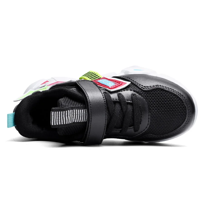 Сетчатая детская спортивная обувь с уникальным украшением в виде заплаток