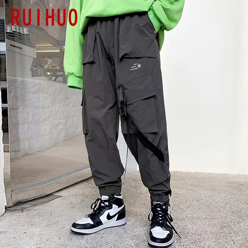 

RUIHUO High Street Cargo Pants Men Japanese Streetwear Joggers Men Pants Harajuku Sweatpants Men Hip Hop Trousers 2021 M-5XL
