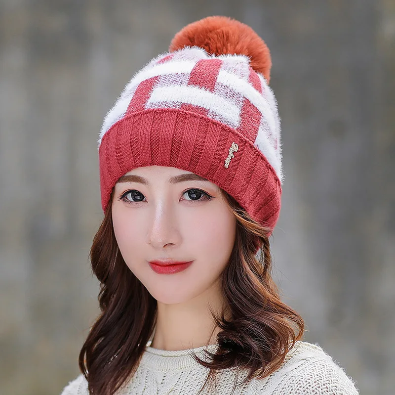 Зимняя шапка из натурального меха енота с помпоном женский элегантный шерстяной