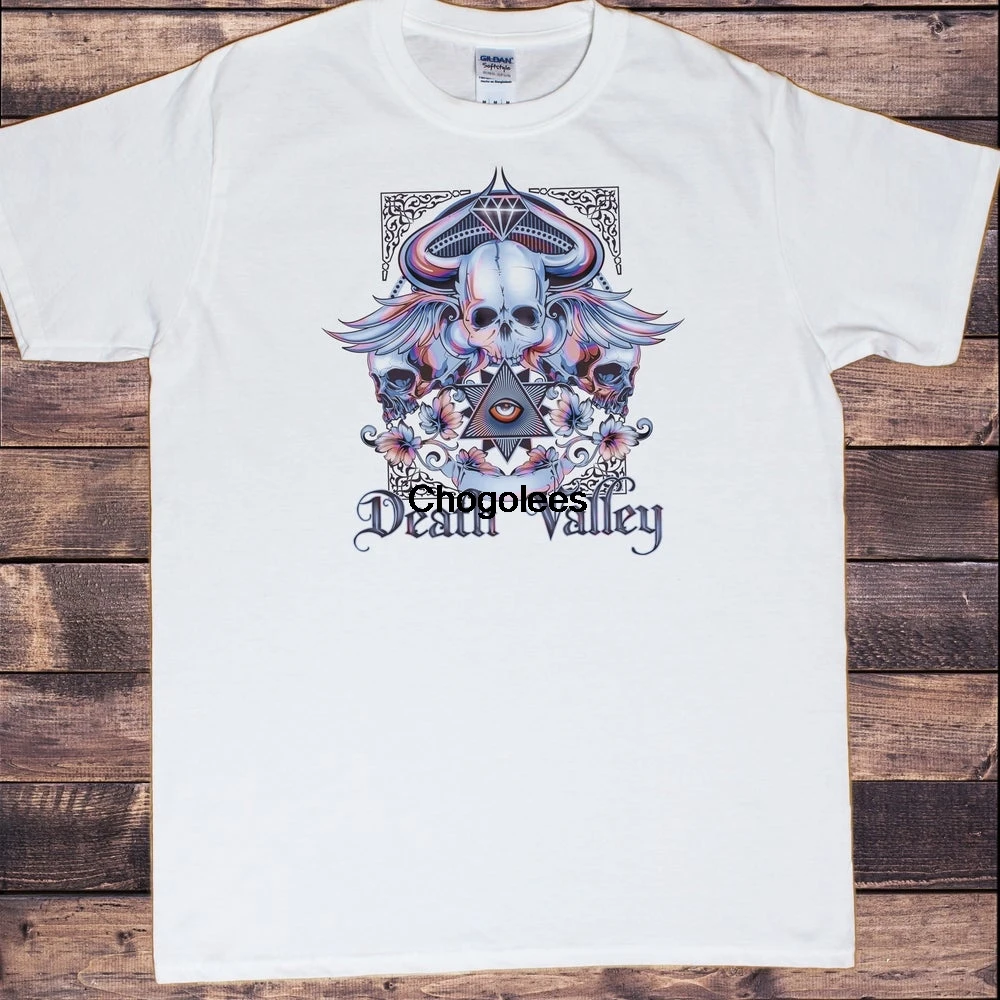 Мужская футболка с черепами в раме принтом готическом стиле |