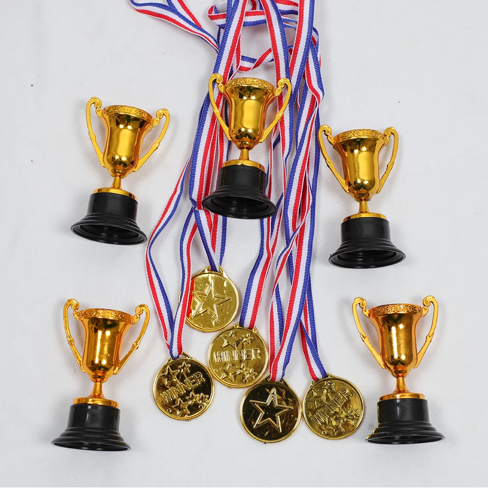 5Pcs/Set Creative Plastic Medal Trophy Kids Birthday Party Favors Prizes Rewards for Boy Girl Gift Toy Goodie Bag Pinata Fillers