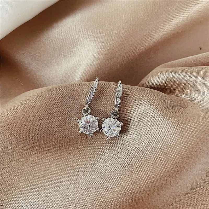 

Classical Earring Fashional Tremella Hook Female Six-claw Moissanite Earrings Simplicity Girfriend Gift Sexy Girls Ear Jewelry