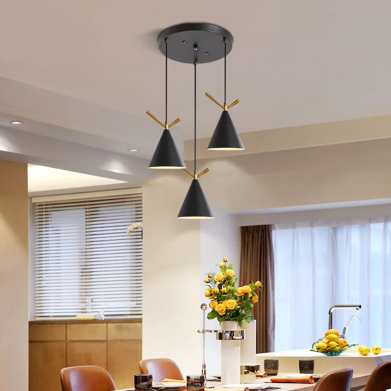 Креативный подвесной светильник с тремя головками современный модный для бара