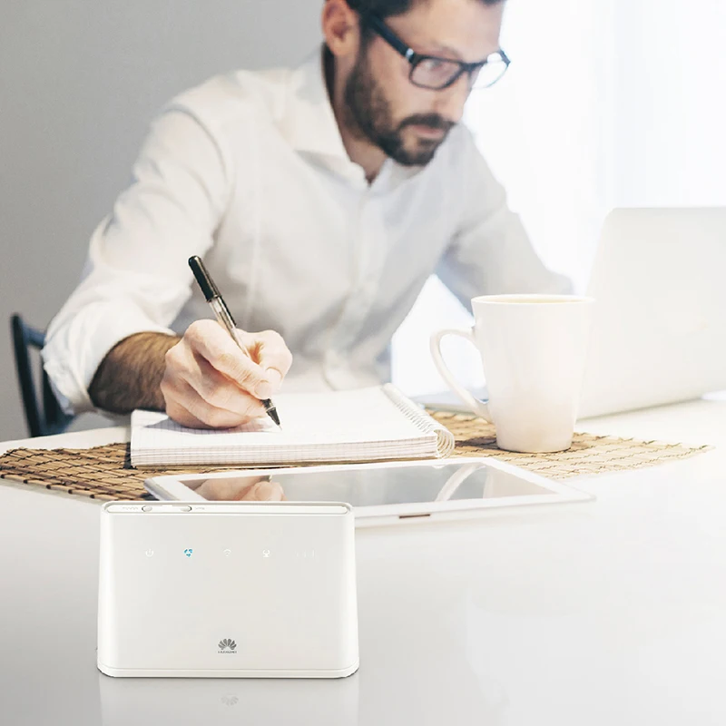 Маршрутизатор Huawei 4G 2 сетки Wi-Fi B311-221 со слотом для SIM-карты Cat4 300 Мбит/с LTE