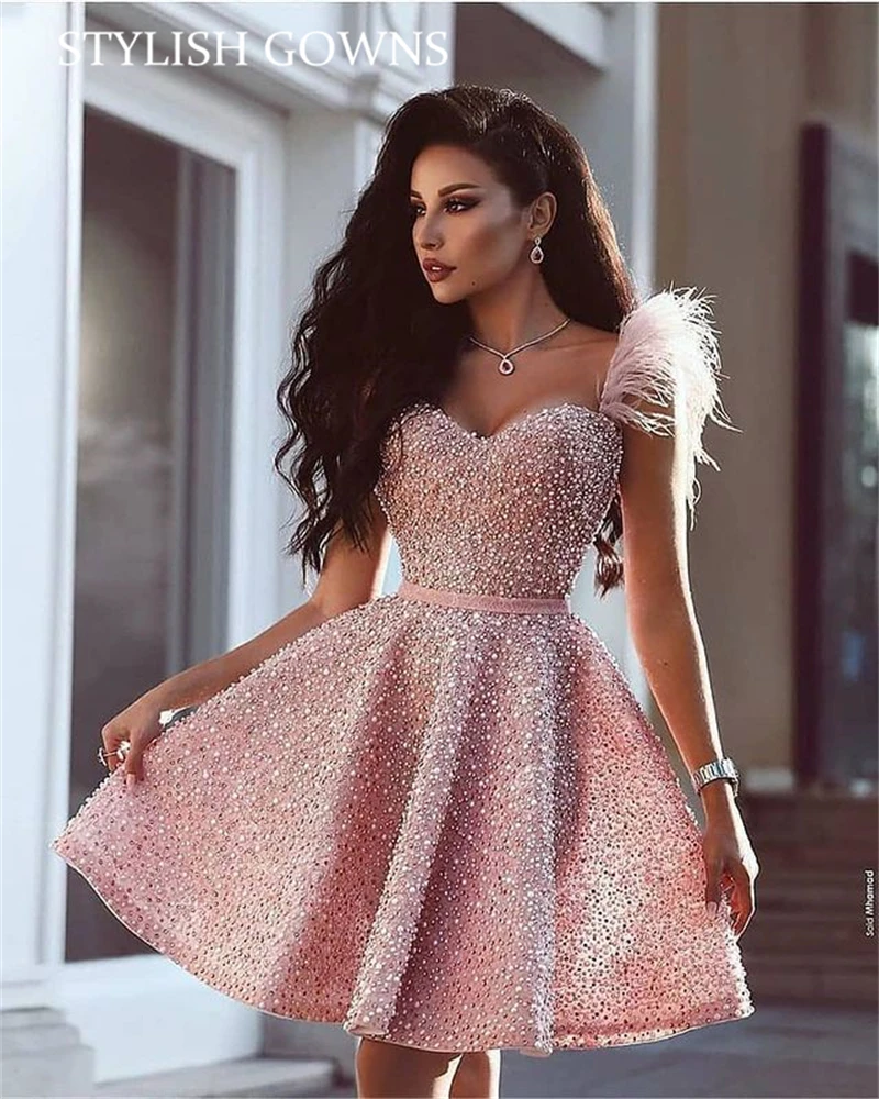 

Charming Pink Sweetheart Prom Dresses For Women 2021 Party Beaded Feather Dress Mini Cocktail Homecoming Abendkleider