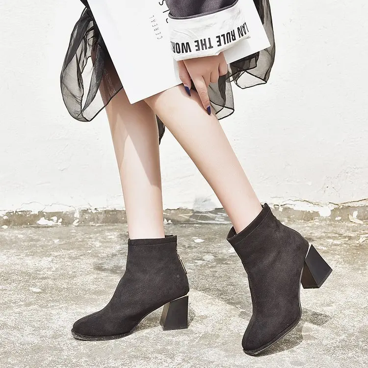 Коричневые фиолетовые черные зимние сапоги на высоком каблуке женские ботильоны