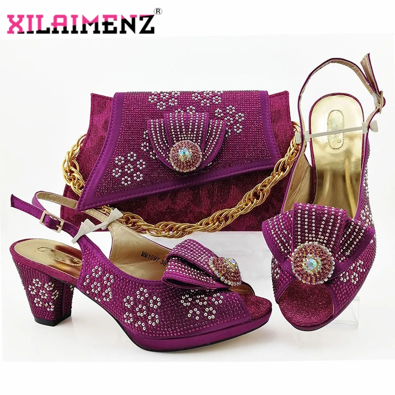 Новинка модные итальянские женские босоножки и сумочка черного цвета комплект