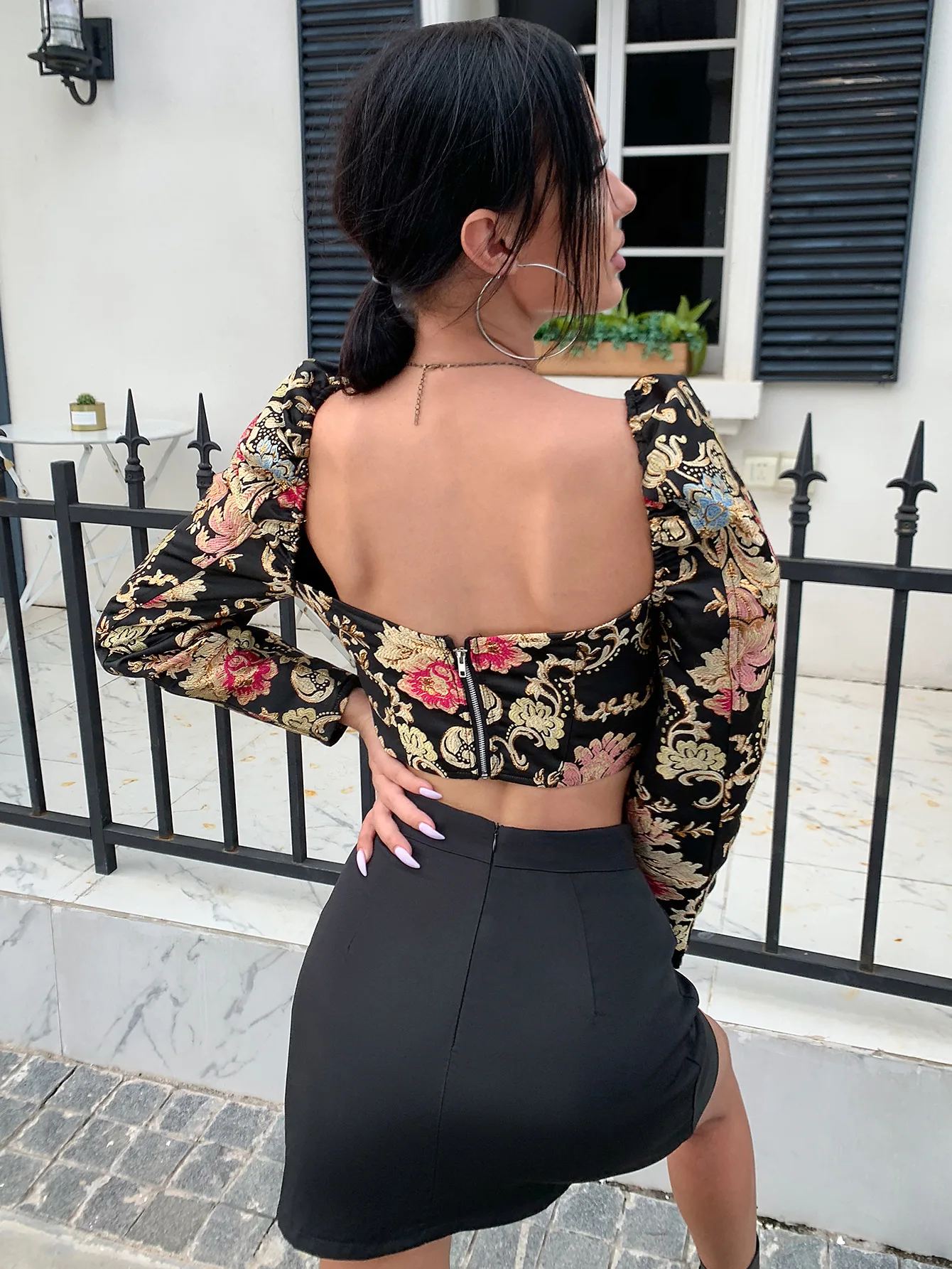 

2021 Luxury Temperament Ladies Elegant Palace Wind Bubble Short Sleeve Slim Square Collar T Shirt Wrapped Sexy Women Retro Top