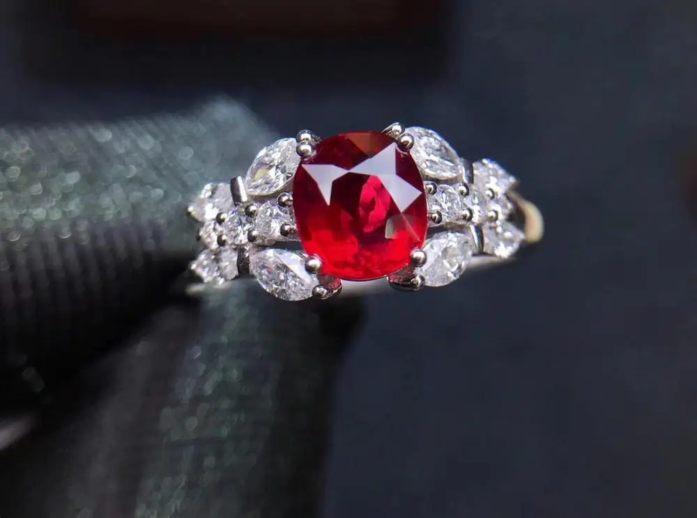 Кольцо женское из чистого 18 каратного золота с натуральным красным Рубином 1 01