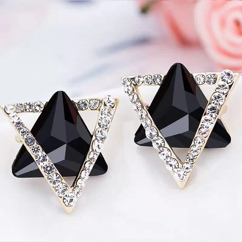 

Серьги-гвоздики в Корейском стиле женские, изящные Треугольные Ювелирные украшения с черными драгоценными камнями, простые характерные из...