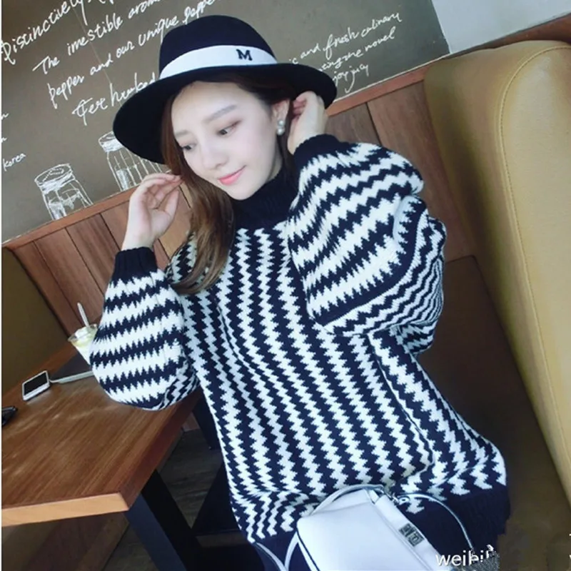 Женский свитер с длинным рукавом черный и белый пуловер в полоску вязаный