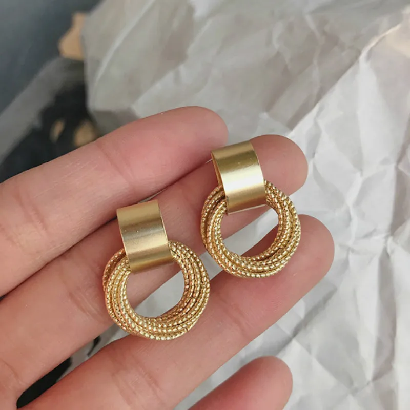

Earrings are simple and versatile. Metal rings are earrings for women