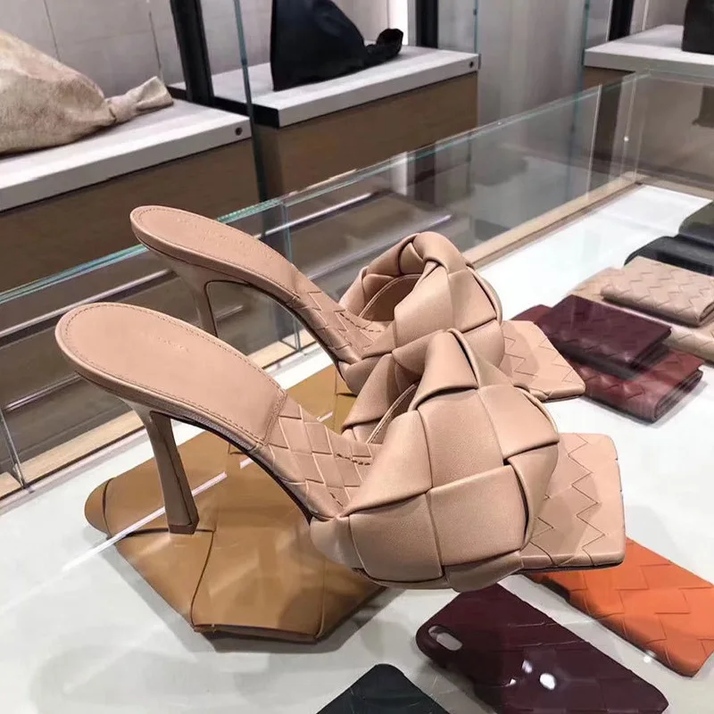 Женские шлепанцы на высоком каблуке кожаные сандалии с квадратным носком и