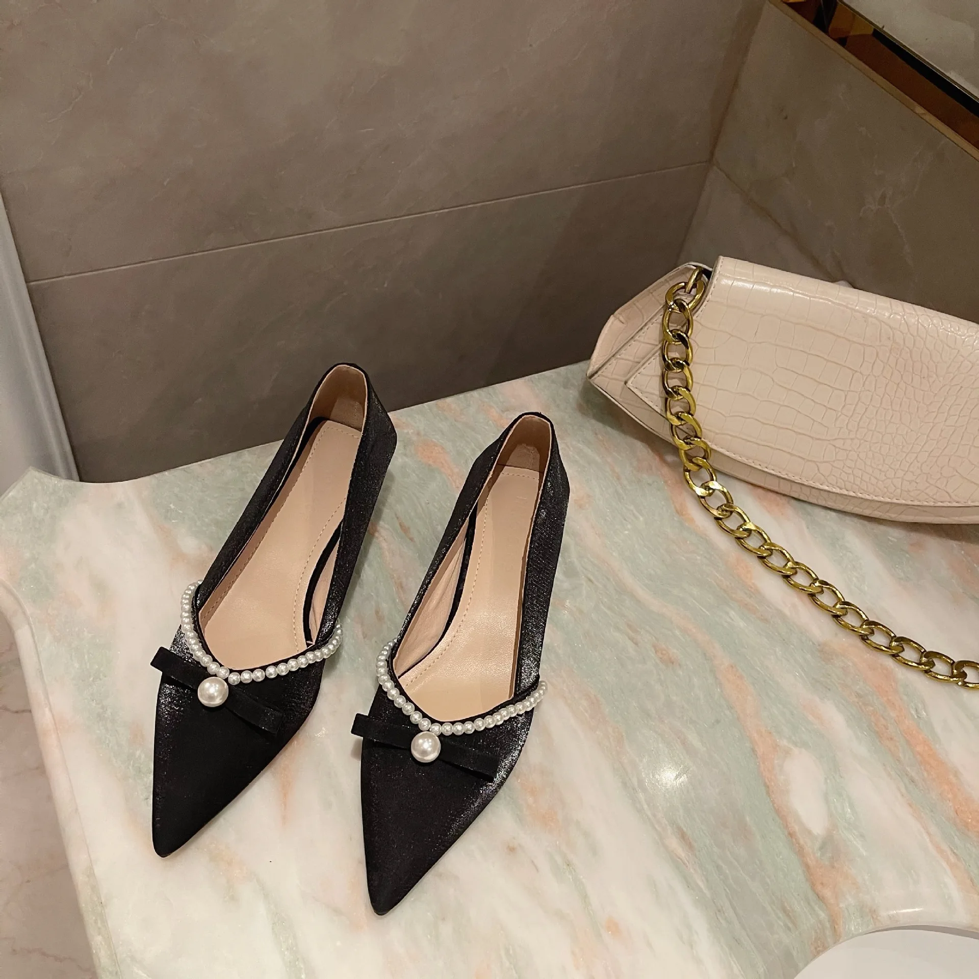 

Pointed Toe Korean Shoes Bow-Knot Shallow Mouth Casual Female Sneakers Pearl Decorateion Dress Flats Women 2021 Summer New Butte