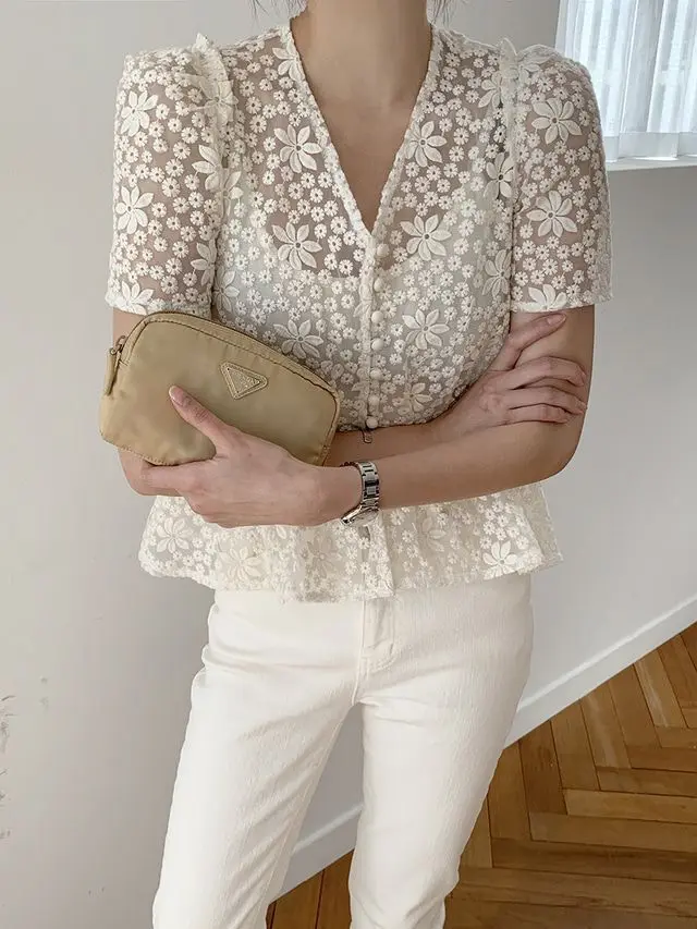 

Korejpaa Women Shirt 2021 Summer Korean Elegant temperament V-Neck Heavy-Duty Lace Crocheted Puff Sleeve Shirt Inner Camisole