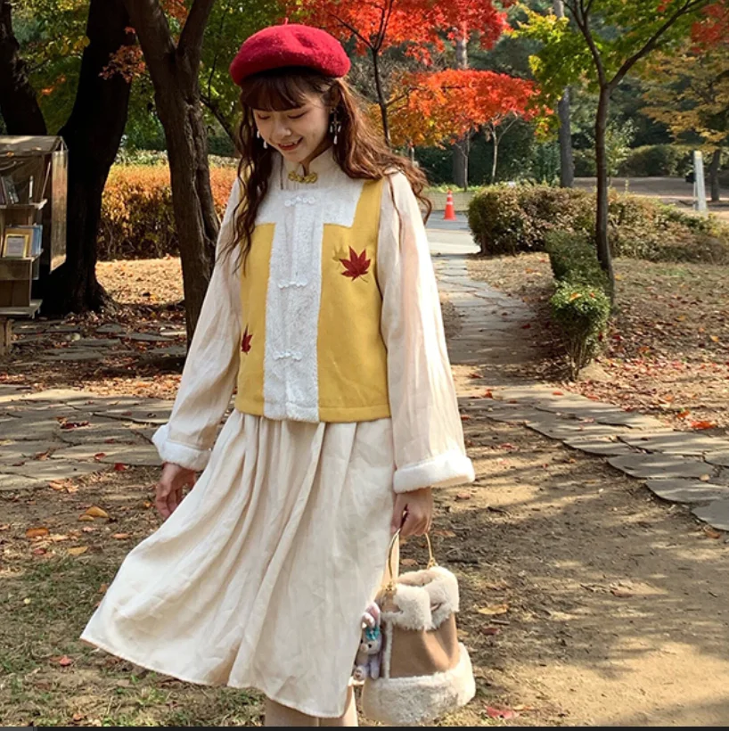 Жилет с вышивкой в виде кленового листа старинном стиле пряжкой куртка для