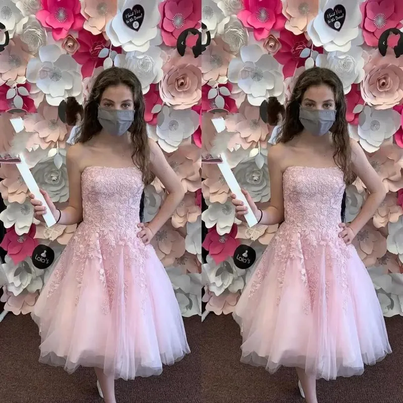 

Pink Short Prom Dresses Strapless Lace Applique Tulle Above Knee Length Ruffles Pleats Evening Party Gown Vestido De Fiesta New