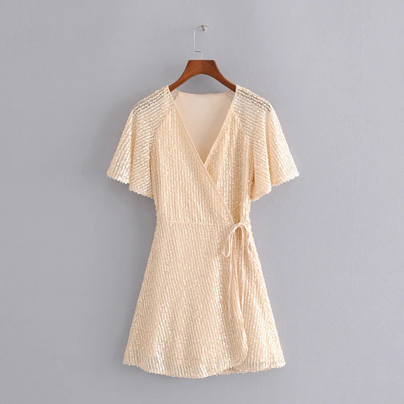 Женское платье с запахом бежевое мини-платье v-образным вырезом оборками