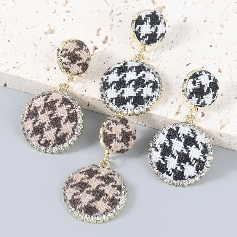 

Autumn and Winter New Fashion Velvet Stud Earrings Houndstooth Round Button Plaid Earrings for Women Bijoux Fashion Jewelry Gift