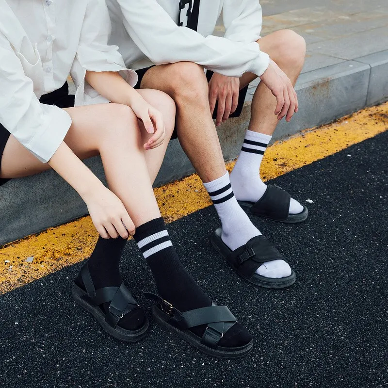 

Black White Stripe Crew Men Socks 1 Pair Brand New Fashion INS Cotton Sports High Skateboard Blaze Street Happy Long Sox on Sale