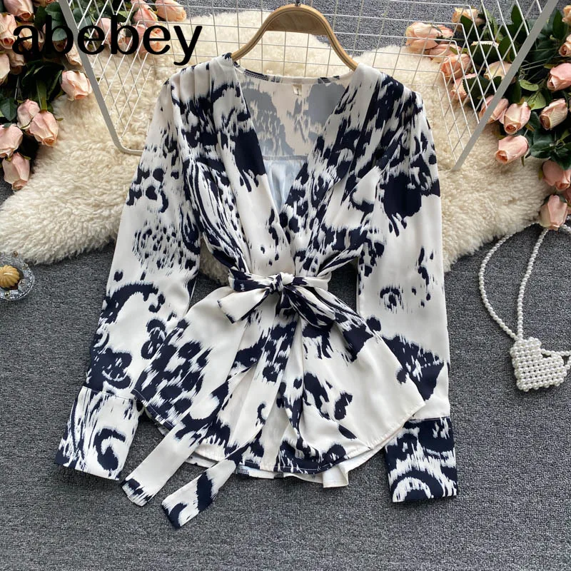 

Женская блузка с цветочным принтом, V-образным вырезом и длинным рукавом