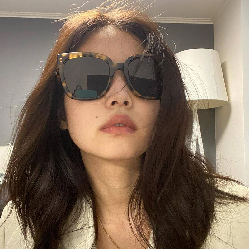 

Evrfelan High Quality Sunglasses Women Cat Eye Sun Glasses Fashion Mirror Eyewear Vintage Oversized Eyeglasses Men De Sol