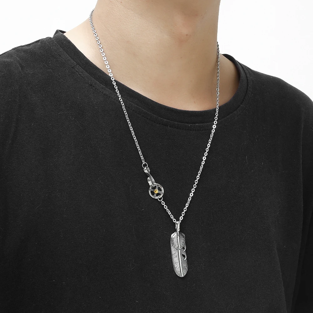 Необычное дизайнерское ожерелье с подвеской в виде пера от RIR минималистичное