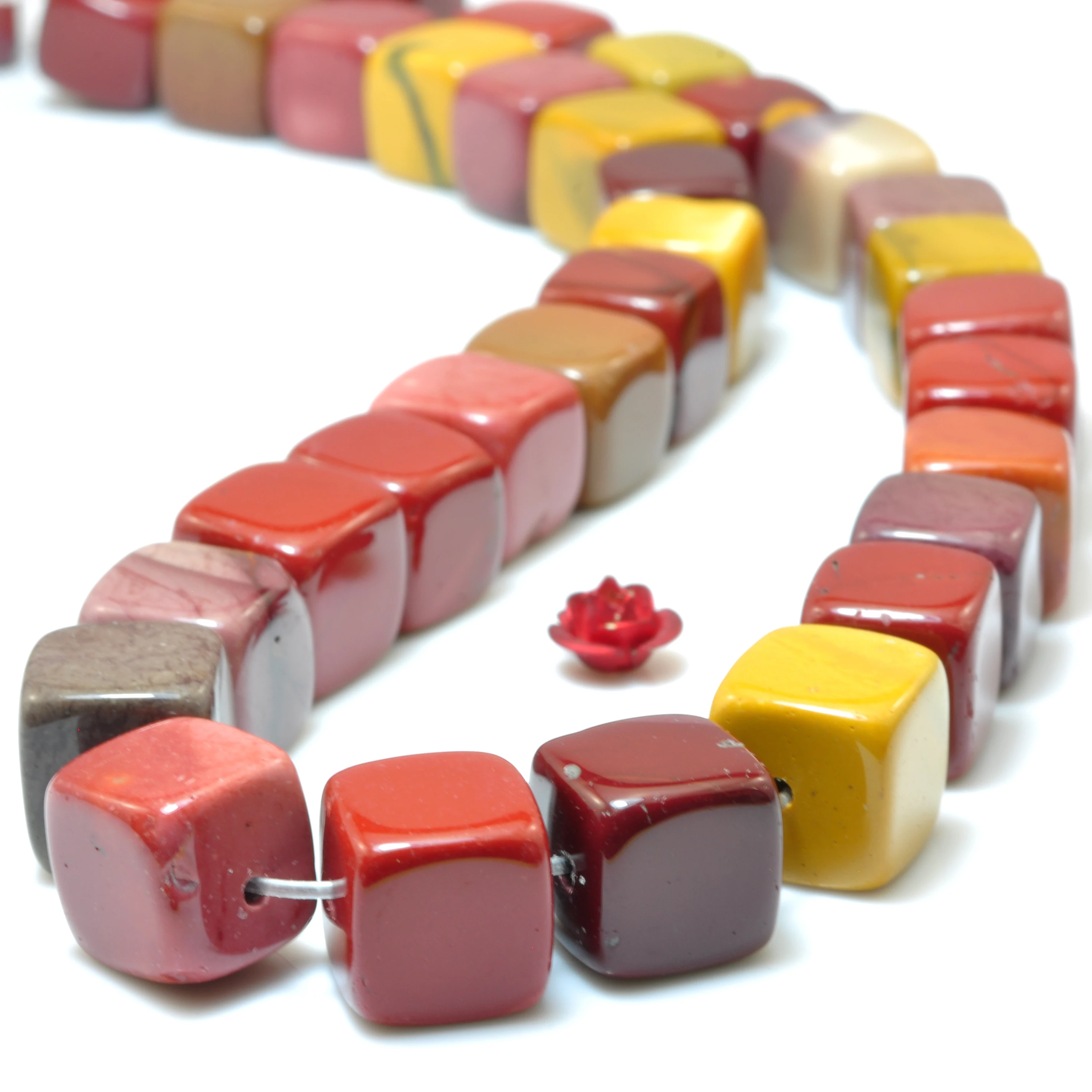 Натуральный мукаит гладкий куб свободные бусины оптовая продажа