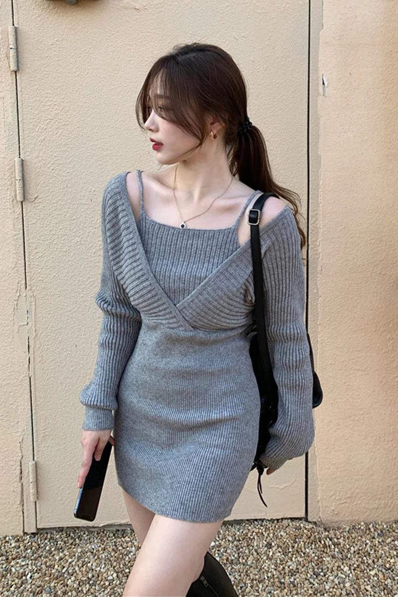 

Knitted dress female fake two-piece black long-sleeved bag hip 2021 spring new inner base base