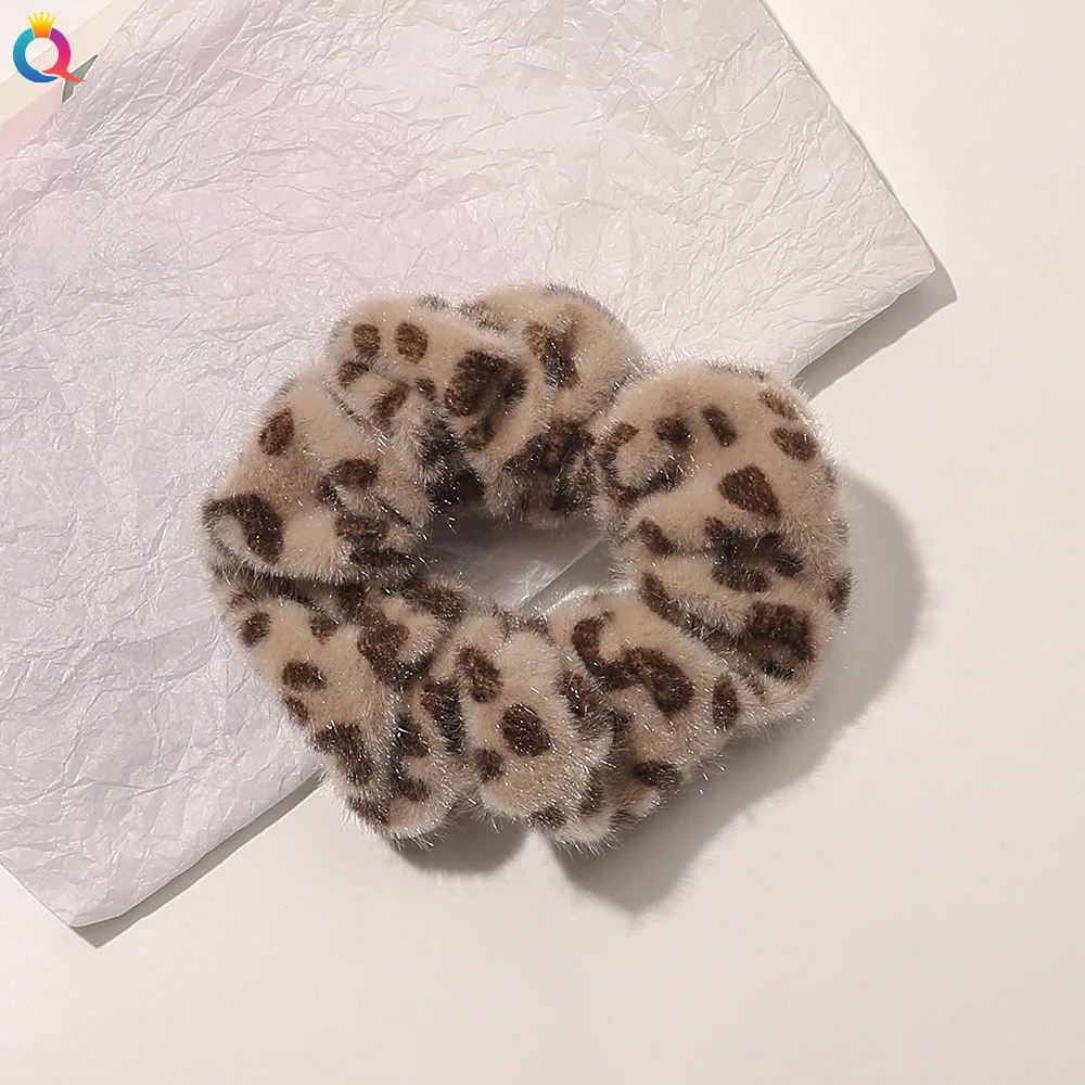 Резинка для волос леопардовая осенне-зимняя 2021 |